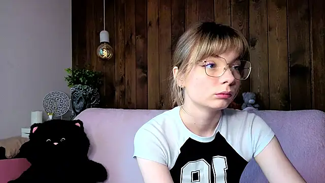 Snapshot of IvoryPesante chatting on June 12, 2026, 9:07 am IvoryPesante online show from June 12, 2026, 9:07 am