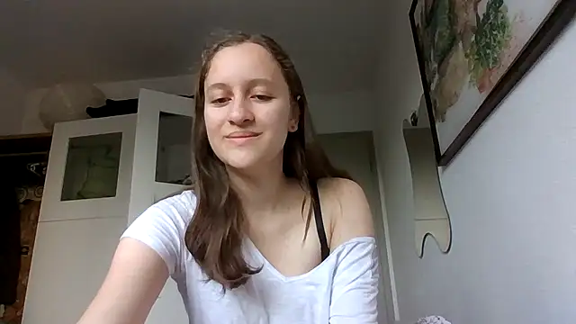Snapshot of SoftieSophie chatting on June 20, 2026, 4:06 am SoftieSophie online show from June 20, 2026, 4:06 am