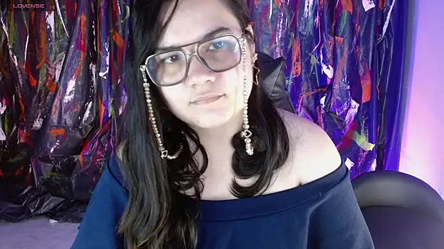 Miss  cherry  online show from May 27, 2026, 1:18 pm