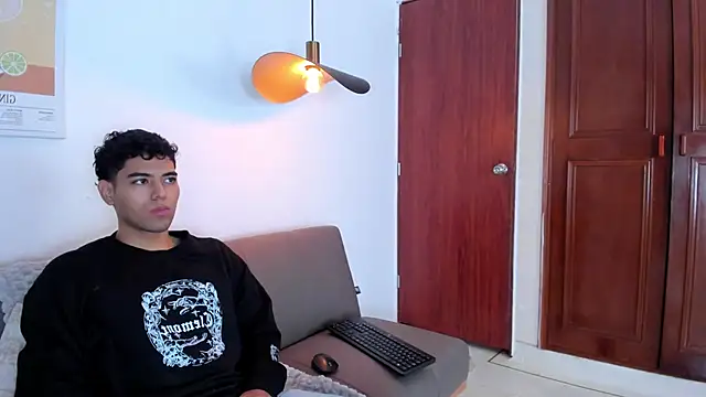 Snapshot of Damian_Rodriiguez chatting on May 29, 2026, 12:22 pm Damian Rodriiguez online show from May 29, 2026, 12:22 pm