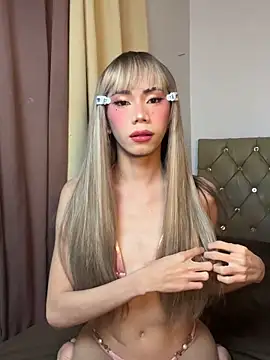 CassandraLovve online show from June 17, 2026, 8:03 am
