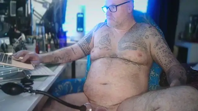 Tattooed Dilf 01 online show from May 31, 2026, 8:20 pm
