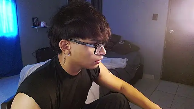 Snapshot of Mr_yisuzz chatting on July 4, 2026, 12:21 pm Mr yisuzz online show from July 4, 2026, 12:21 pm