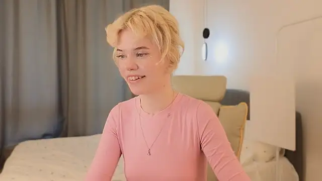 Snapshot of mood_berry_ chatting on May 25, 2026, 1:32 pm mood berry online show from May 25, 2026, 1:32 pm