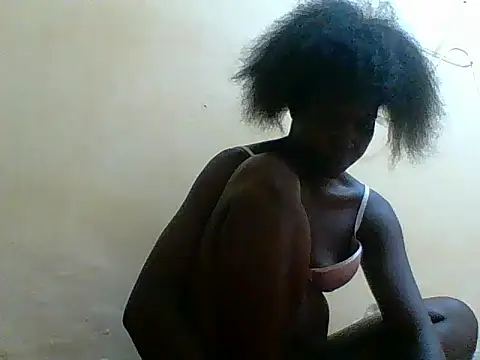 Snapshot of prettylucia chatting on June 3, 2026, 7:29 pm prettylucia online show from June 3, 2026, 7:29 pm