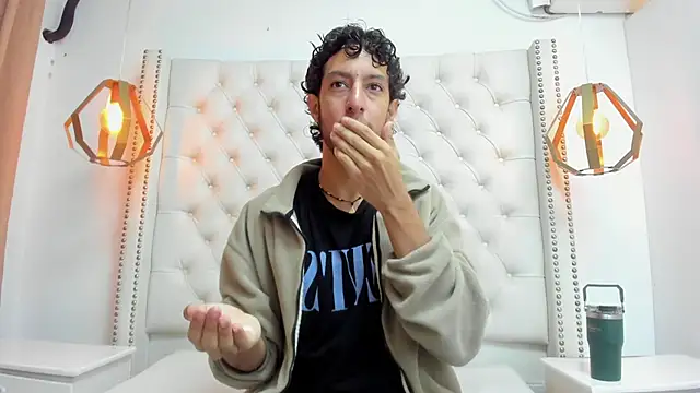 Snapshot of LEO_SANZ66 chatting on June 16, 2026, 12:16 pm LEO SANZ66 online show from June 16, 2026, 12:16 pm