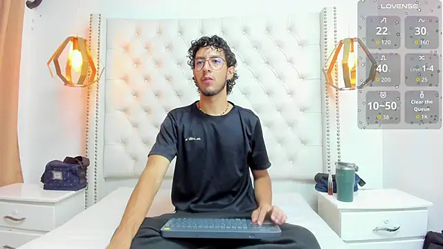 Snapshot of LEO_SANZ66 chatting on June 19, 2026, 12:33 pm LEO SANZ66 online show from June 19, 2026, 12:33 pm