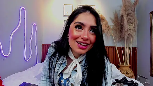 Snapshot of CARLA_FERRERM chatting on June 16, 2026, 8:42 pm CARLA FERRERM online show from June 16, 2026, 8:42 pm