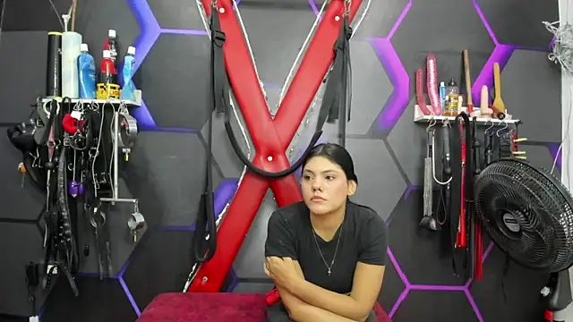Snapshot of ESTREMEE_BDSM chatting on May 26, 2026, 11:41 am ESTREMEE BDSM online show from May 26, 2026, 11:41 am