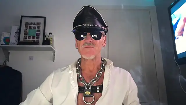 Snapshot of NottsLeather chatting on June 7, 2026, 9:42 pm NottsLeather online show from June 7, 2026, 9:42 pm