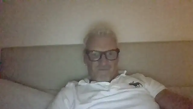 Snapshot of NottsLeather chatting on July 8, 2026, 1:19 am NottsLeather online show from July 8, 2026, 1:19 am