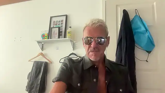 Snapshot of NottsLeather chatting on July 11, 2026, 4:40 pm NottsLeather online show from July 11, 2026, 4:40 pm