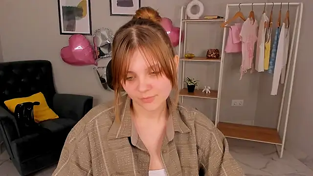 Snapshot of Jessica_West_ chatting on June 2, 2026, 1:33 pm Jessica West online show from June 2, 2026, 1:33 pm