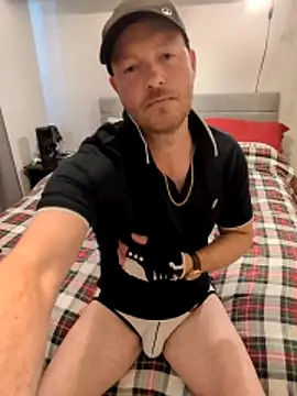 Straight GuyUK online show from May 31, 2026, 1:17 pm