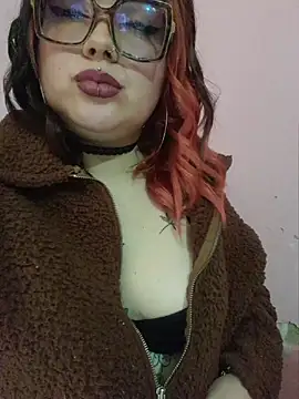 Snapshot of curvy_latina chatting on August 5, 2026, 6:46 pm curvy latina online show from August 5, 2026, 6:46 pm