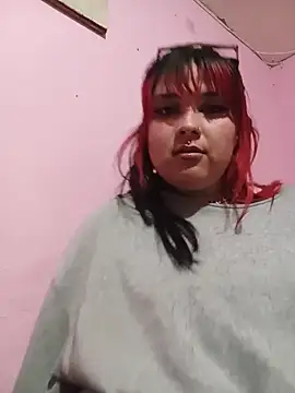 Snapshot of curvy_latina chatting on June 20, 2026, 5:34 am curvy latina online show from June 20, 2026, 5:34 am