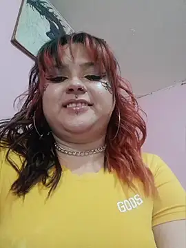 Snapshot of curvy_latina chatting on July 7, 2026, 5:05 pm curvy latina online show from July 7, 2026, 5:05 pm
