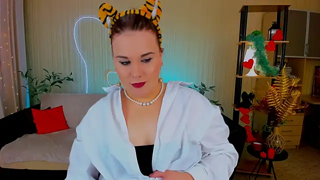OliviaTwens online show from July 16, 2026, 4:09 am