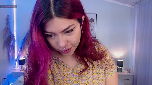 Snapshot of LilMoon_ chatting on July 2, 2026, 7:09 pm LilMoon online show from July 2, 2026, 7:09 pm