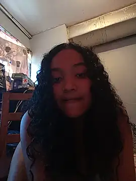 Snapshot of CarameloSweet chatting on May 28, 2026, 8:04 pm CarameloSweet online show from May 28, 2026, 8:04 pm