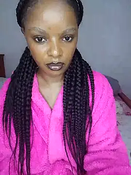 Snapshot of creamiequeen chatting on June 12, 2026, 12:36 pm creamiequeen online show from June 12, 2026, 12:36 pm