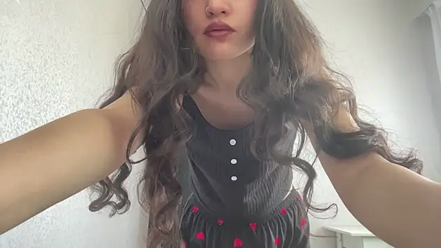 LisetteParajon online show from June 26, 2026, 5:46 am