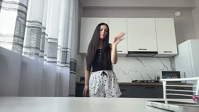 LisetteParajon online show from June 16, 2026, 5:07 am