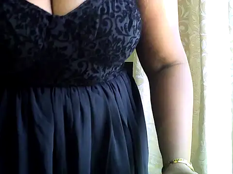 kiaraa strip online show from June 22, 2026, 4:53 am