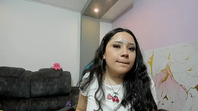 Snapshot of Miiarouse__ chatting on June 1, 2026, 4:24 am Miiarouse online show from June 1, 2026, 4:24 am