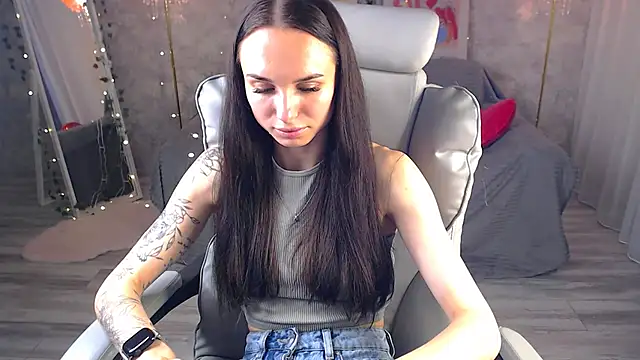 Snapshot of NicoleMerz chatting on June 3, 2026, 2:33 pm NicoleMerz online show from June 3, 2026, 2:33 pm