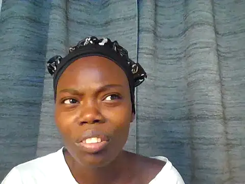 Snapshot of Sweet_quincy chatting on June 22, 2026, 12:16 am Sweet quincy online show from June 22, 2026, 12:16 am