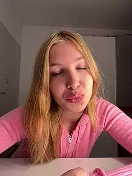 MilaaXOO online show from June 10, 2026, 7:26 pm