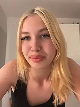 MilaaXOO online show from July 1, 2026, 8:09 pm