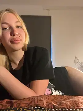 MilaaXOO online show from July 6, 2026, 6:21 pm