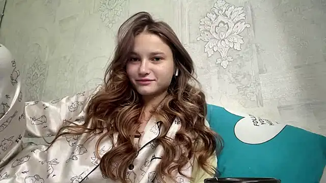 HeIen cute online show from June 7, 2026, 4:07 am