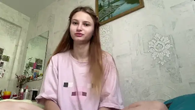 HeIen cute online show from July 15, 2026, 7:48 am