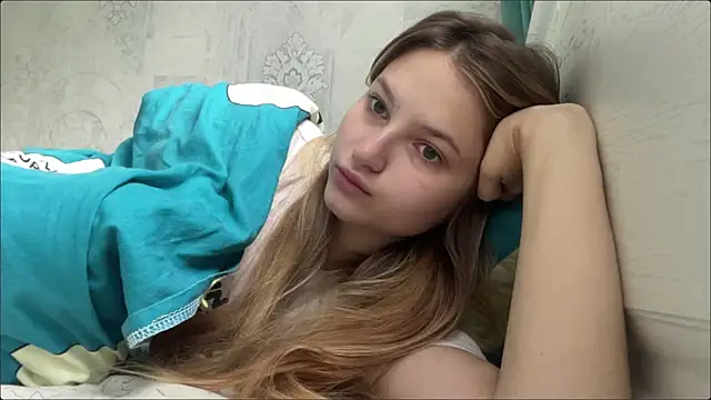 HeIen cute online show from July 5, 2026, 4:19 am