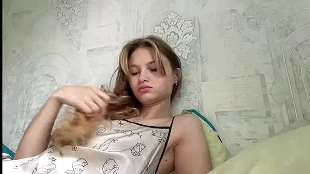 HeIen cute online show from June 25, 2026, 4:10 am
