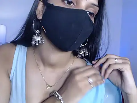 Snapshot of Sensual-bella chatting on June 18, 2026, 5:07 pm Sensual-bella online show from June 18, 2026, 5:07 pm