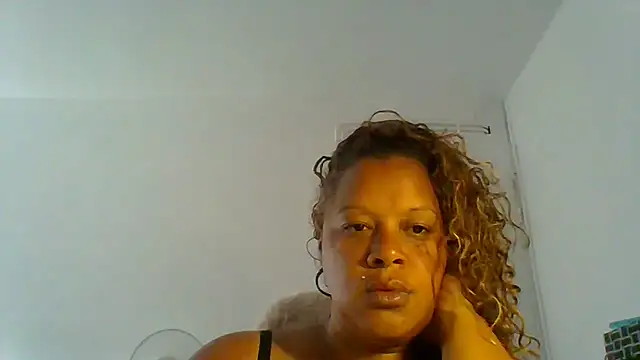 Snapshot of DOMINATRICESANDRA chatting on June 1, 2026, 7:52 am DOMINATRICESANDRA online show from June 1, 2026, 7:52 am