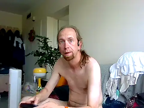 Snapshot of LukaBiLove chatting on June 1, 2026, 2:39 pm LukaBiLove online show from June 1, 2026, 2:39 pm
