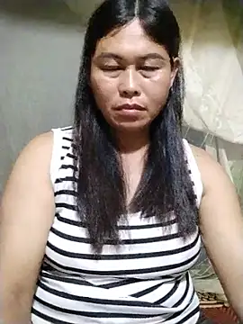 Snapshot of -Hatybi- chatting on July 4, 2026, 8:35 pm -Hatybi- online show from July 4, 2026, 8:35 pm
