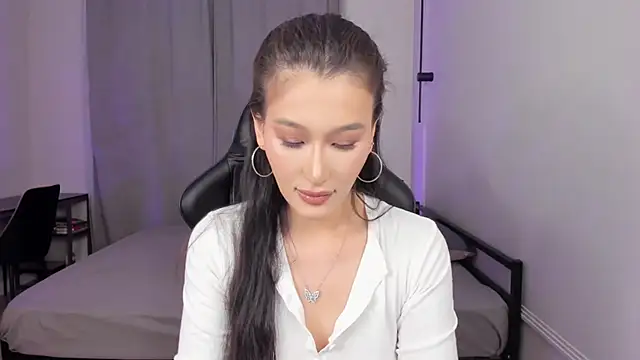 Snapshot of lilly_mighty chatting on June 8, 2026, 5:13 pm lilly mighty online show from June 8, 2026, 5:13 pm