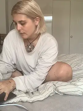 Ella Bloom online show from June 19, 2026, 10:10 am