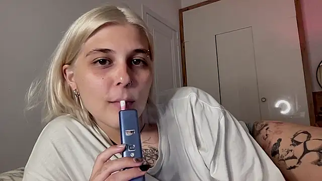 Ella Bloom online show from July 14, 2026, 6:25 pm