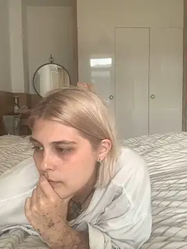 Ella Bloom online show from June 17, 2026, 11:09 am