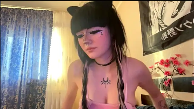 Snapshot of HolyCute chatting on July 16, 2026, 4:26 pm HolyCute online show from July 16, 2026, 4:26 pm