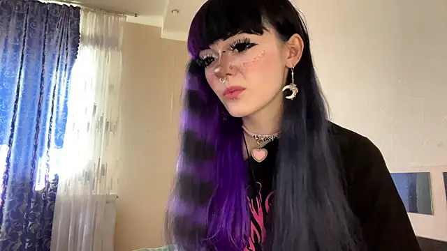 Snapshot of HolyCute chatting on June 21, 2026, 2:12 pm HolyCute online show from June 21, 2026, 2:12 pm