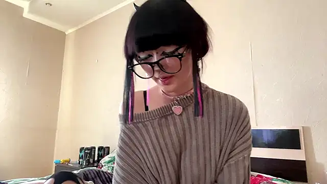 Snapshot of HolyCute chatting on June 4, 2026, 2:33 pm HolyCute online show from June 4, 2026, 2:33 pm