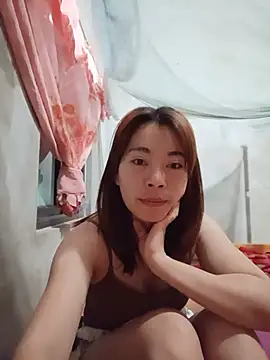 Snapshot of -Trinina- chatting on June 6, 2026, 7:19 pm -Trinina- online show from June 6, 2026, 7:19 pm
